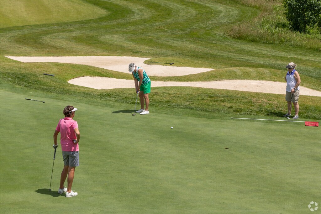 204 Harvest Moon Ct, Shepherdsville, KY 40165