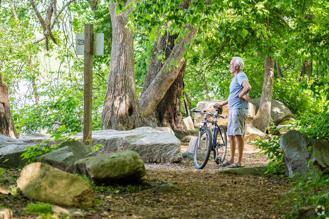 Miles of trials along the James River are just a short drive from Jeff Davis.