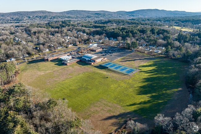 The Student to teacher ratio of Henry James School is 11:1.