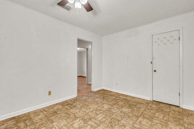 711 Hemlock St, Columbus, MS 39702 - photo 5