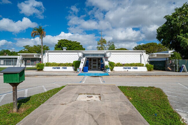 Margate Elementary School serves over 1,000 students with a student-teacher ratio of 16:1.