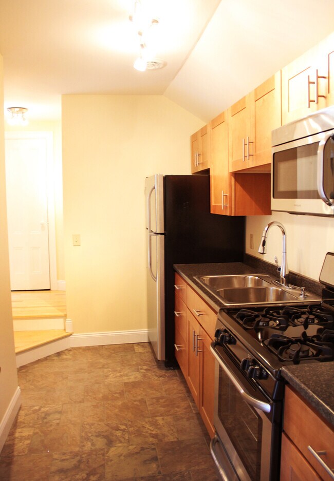 16 Grant St unit 5, Burlington, VT 05401 - photo 4