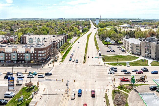 Snelling Avenue provides the Como Park neighborhood with access to Hwy 36 and I-94