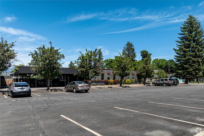 Plenty of parking at Missoula International School.