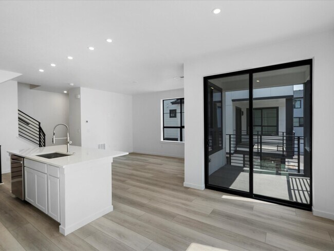 2024 S Holly St unit 2, Denver, CO 80222 - photo 6