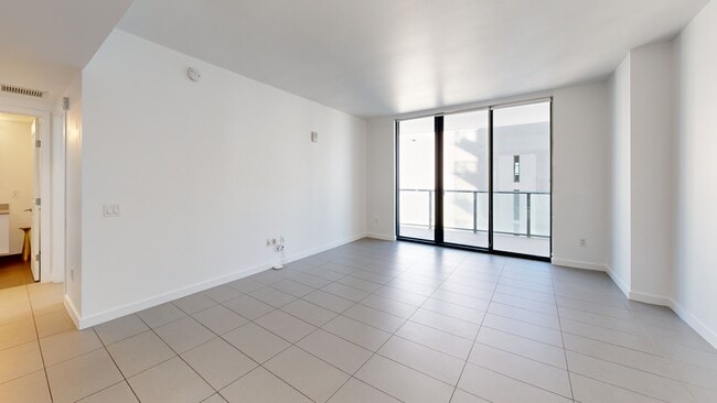 CANVAS unit 3019, Miami, FL 33132 - photo 2