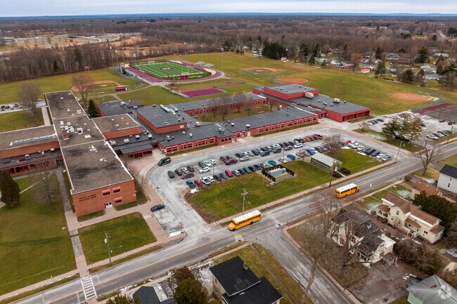 Roberts Street Middle School in Canastota has a student-teacher ratio of 11 to 1 (2024).