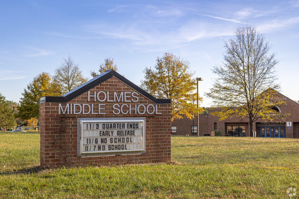 Holmes Middle is a public school providing education to those living in Alexandria.