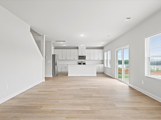 180 Lavinia Cir, Duncan, SC 29334 - photo 6