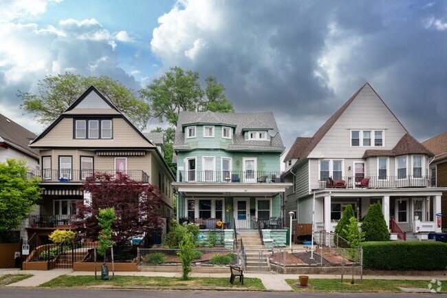 Porches and balconies are very common in Lakeview.