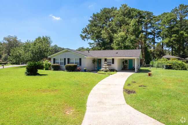 Many Oakhurst properties have spacious front and back yards for residents to enjoy.