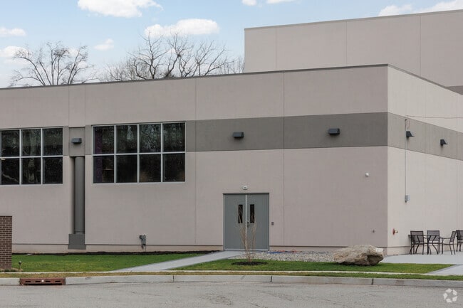 Maayanot Yeshiva High School For Girls in Teaneck, NJ has a student-teacher ratio of 8 to 1.
