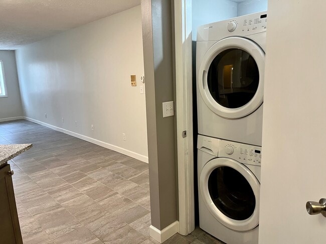 302 E Grove St unit B, Bloomington, IL 61701 - photo 7