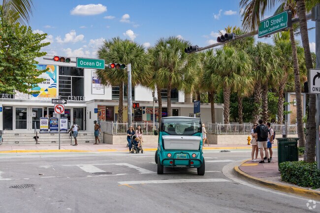Lummus Park offers a FreeBee bus shuttle around the neighborhood.