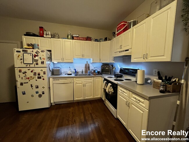 121 Longwood Ave unit 15-4, Brookline, MA 02446 - photo 4