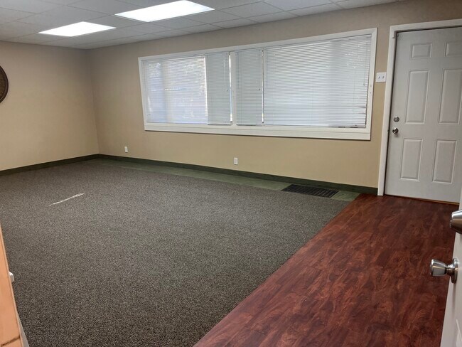 311 N 3rd Ave unit Two bedroom availabl, Wausau, WI 54401 - photo 3