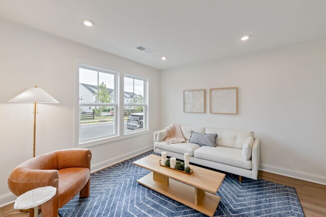 60 Ashwood Blvd unit 38506271, Charlottesville, VA 22911 - photo 4