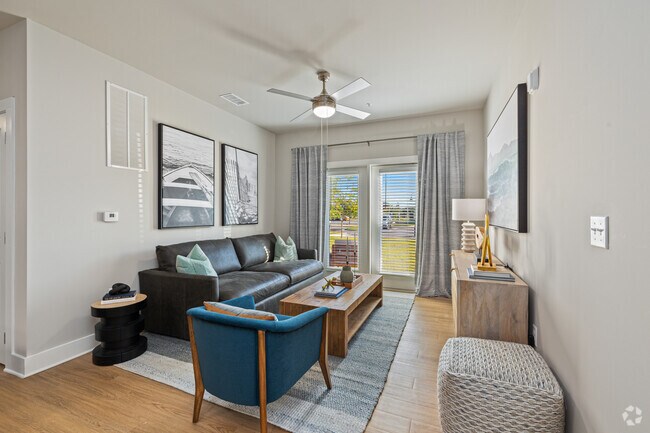 2BR, 2BA - 1,128SF - Living