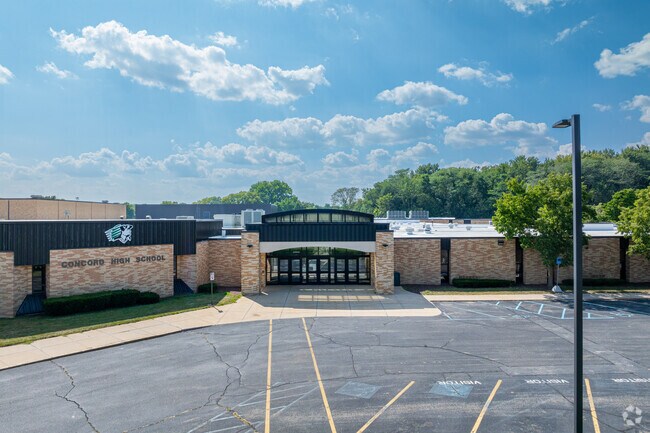 Concord Community High School has a student-teacher ratio of 17 to 1.
