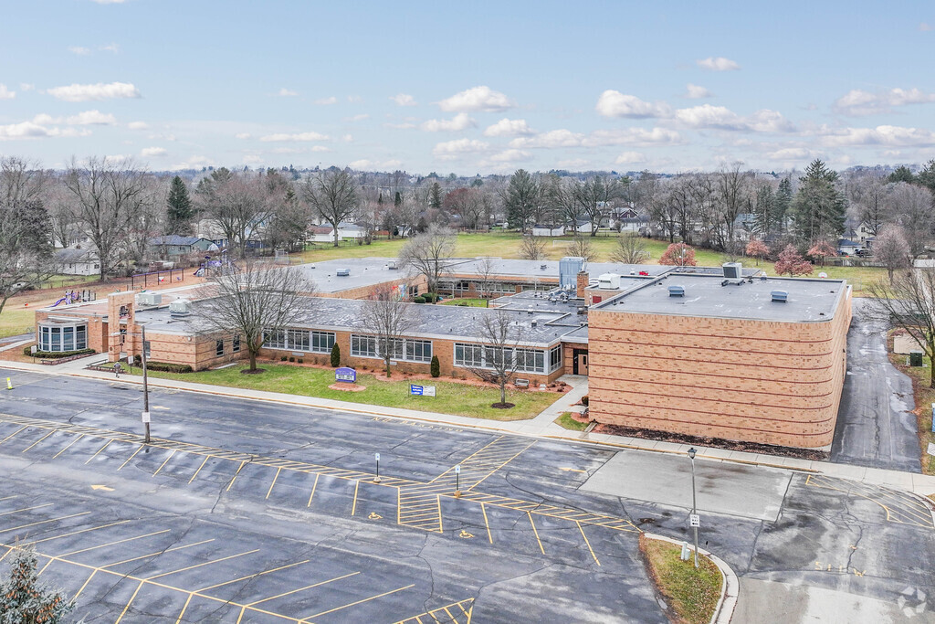 Park Lawn Elementary School is located in Oconomowoc.