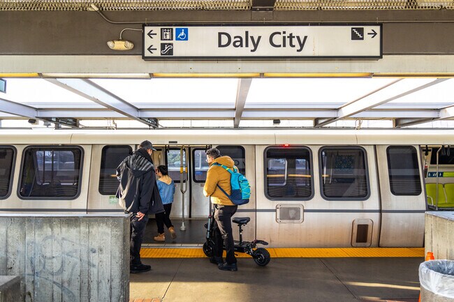The southern part of Outer Mission is served by the Daly City BART station.