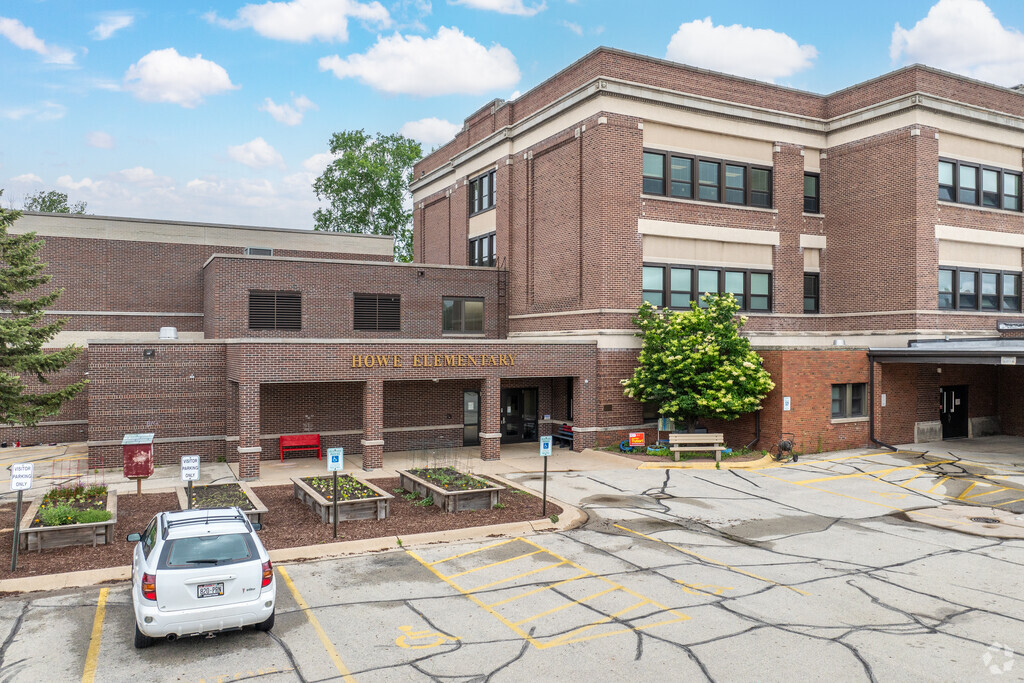 Howe Elementary Community School in Green Bay, WI has 372 students in grades PK, K-5.