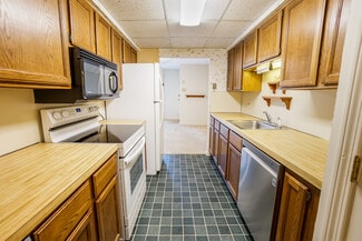 41 Angleside Rd Unit 3, Waltham, MA 02453