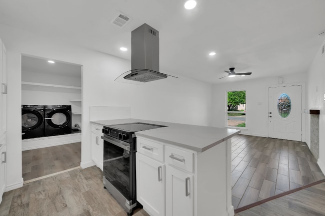 4622 Bayview Dr, Dallas, TX 75211 - photo 7