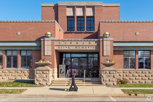 Kling Memorial Library hosts Early Out Wednesdays, where kindergarten through fifth graders attend guest lectures and do games and crafts.