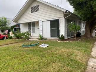 401 Nelson St, Yoakum, TX 77995