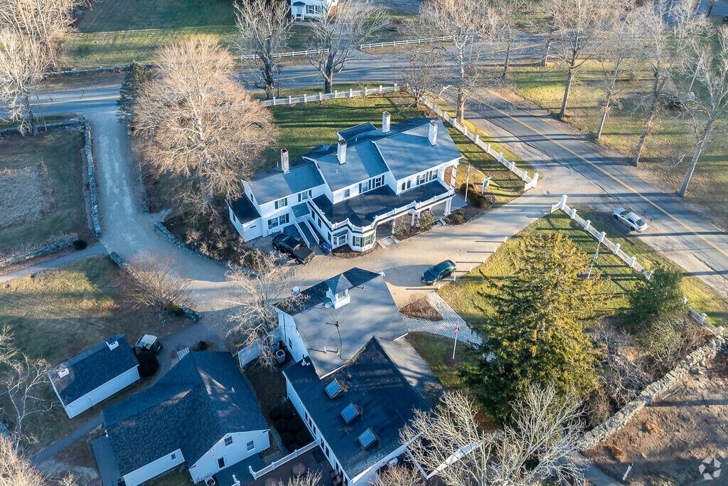 Chamberlain International School: Massachusetts location offers a picturesque learning setting.