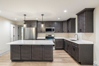 33 W Naperville Rd, Westmont, IL 60559