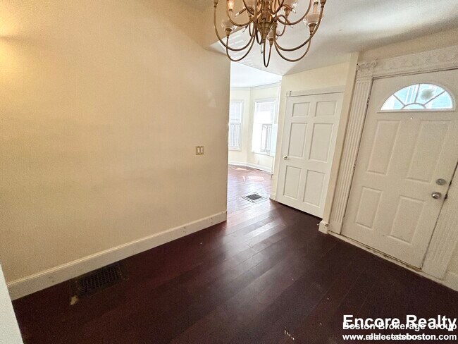 17 Sachem St unit 1, Roxbury Crossing, MA 02120 - photo 6