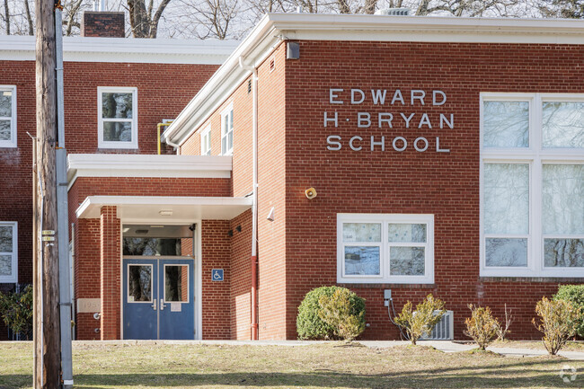 63% of students at Edward H. Bryan Elementary School in Cresskill, NJ are proficient in reading.