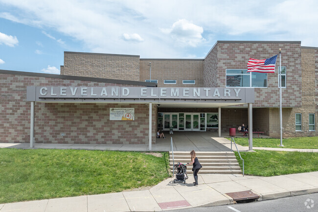 Cleveland Elementary School has a student to teacher ratio of 10 to 1.