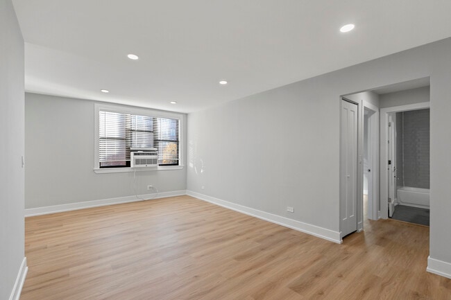 530 W Aldine Ave unit 409, Chicago, IL 60657 - photo 3