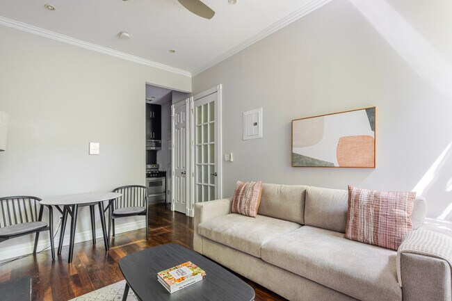 562 Hudson St unit FL4-ID2055, New York, NY 10014 - photo 2