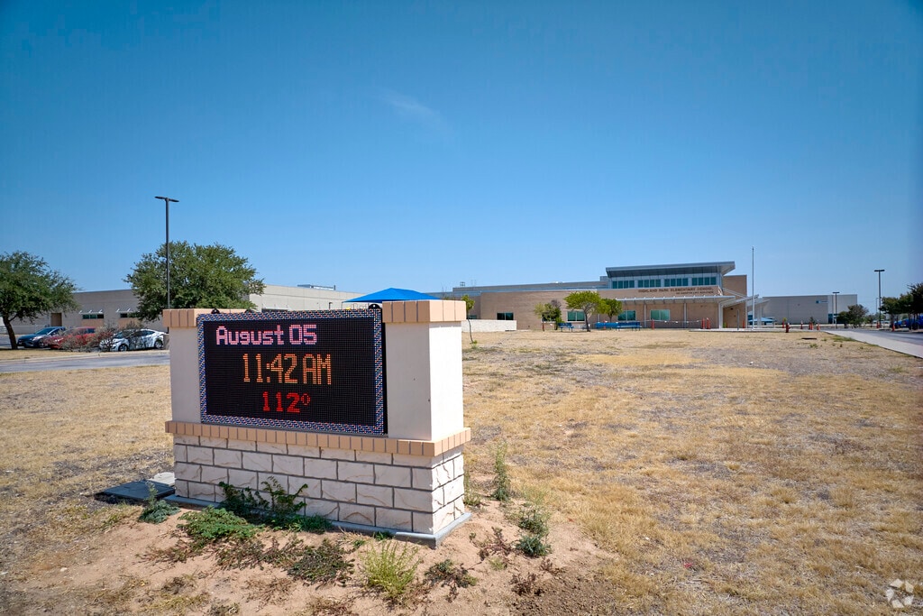 Welcome to Highland Park Elementary School in Pflugerville TX.