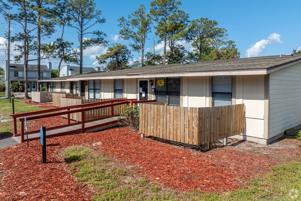 Driftwood, Atlantic Beach, FL 32233 - photo 1