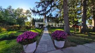 557 Park Rd, West Hartford, CT 06107