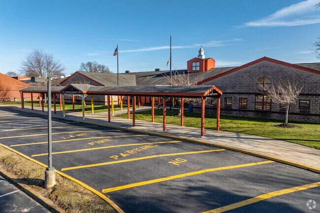 Betty McElmon Elementary School's teachers receive an A- from Niche.