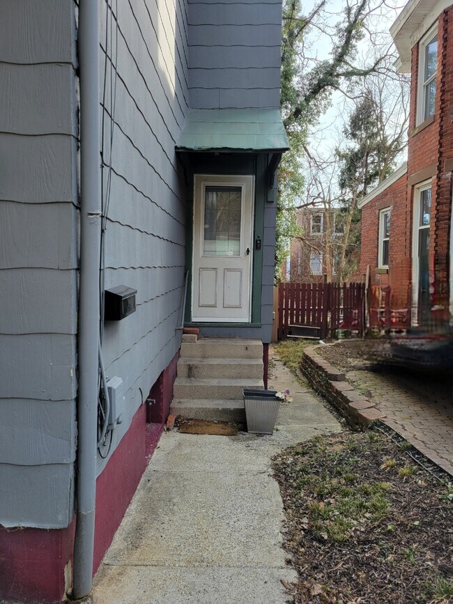 231 Emming St unit 2, Cincinnati, OH 45219 - photo 2