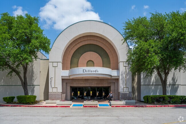 Lakeline Mall is a favorite spot for Ranch at Deer Creek residents in Cedar Park.