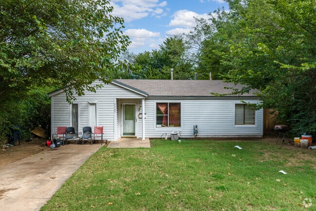 Residents of Garden Neighborhood Council are within walking distance of Diggs Park.