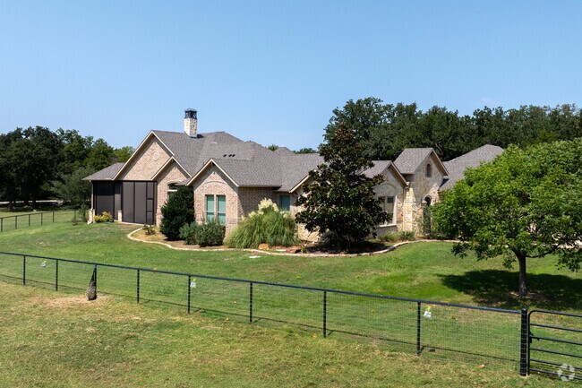 Many sprawling ramblers can be found in Bartonville.