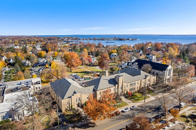 French-American School of New York is conveniently located on Larchmont Avenue.