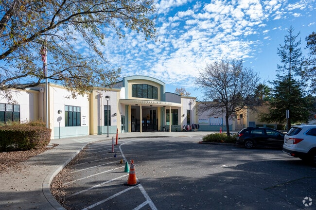 Coleman Elementary School is a highly rated school in the Dominican area.