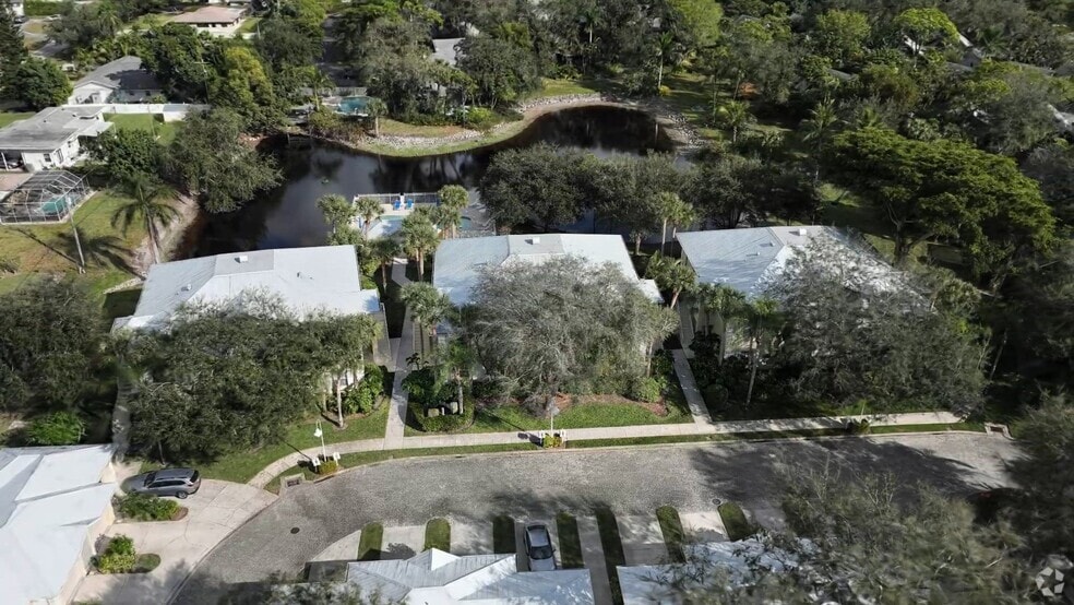 1240 Shady Rest Ln unit 104, Naples, FL 34103 - photo 2