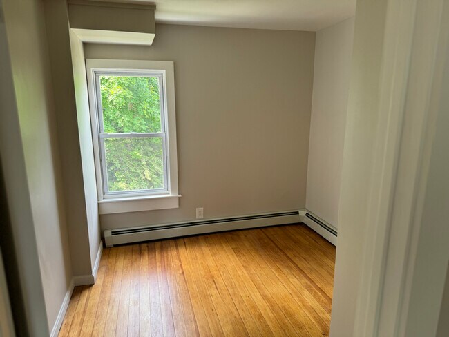 3 Eastman St, Warwick, RI 02886 - photo 5