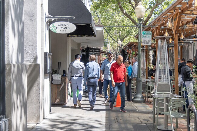 Downtown Palo Alto is packed with restaurants and shops and is close to Menlo Oaks.